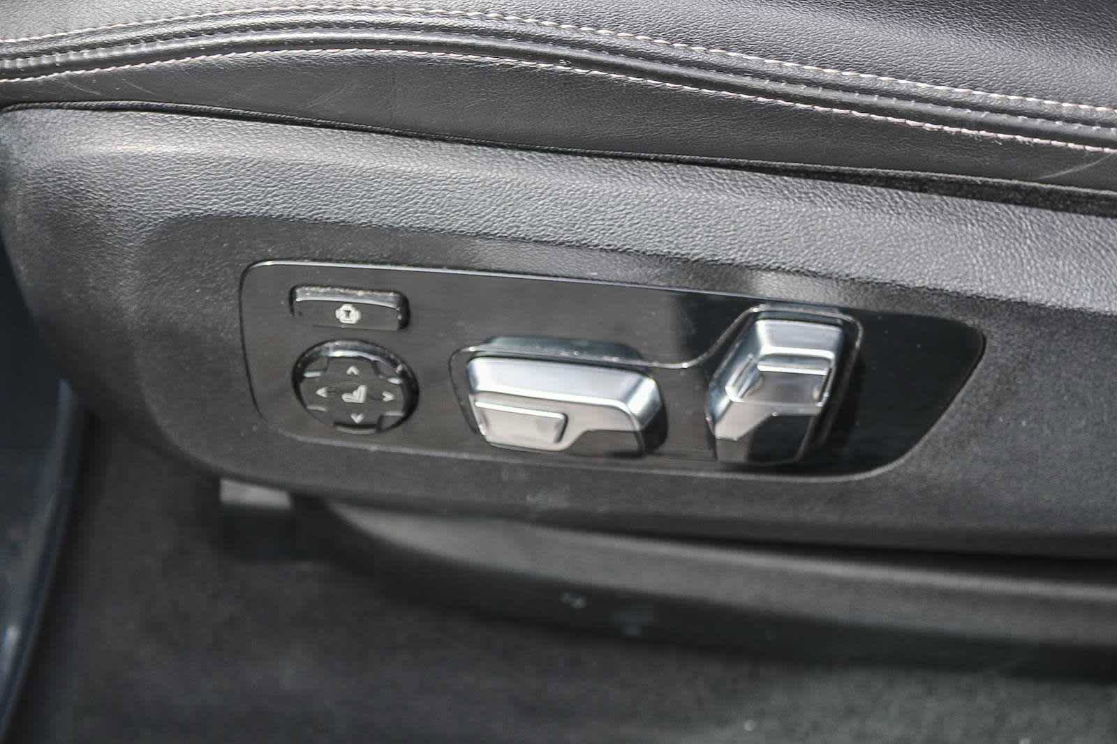 Used 2023 BMW X7 xDrive40i w/ M Sport Package image 32