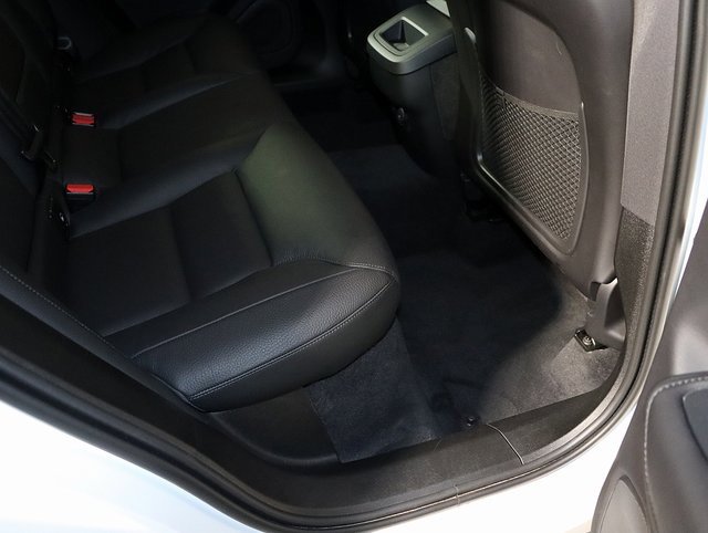 Used 2025 Volvo XC60 B5 Plus image 32