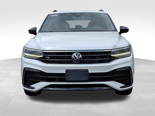 Used 2024 Volkswagen Tiguan SE R-Line AWD/4WD image 2