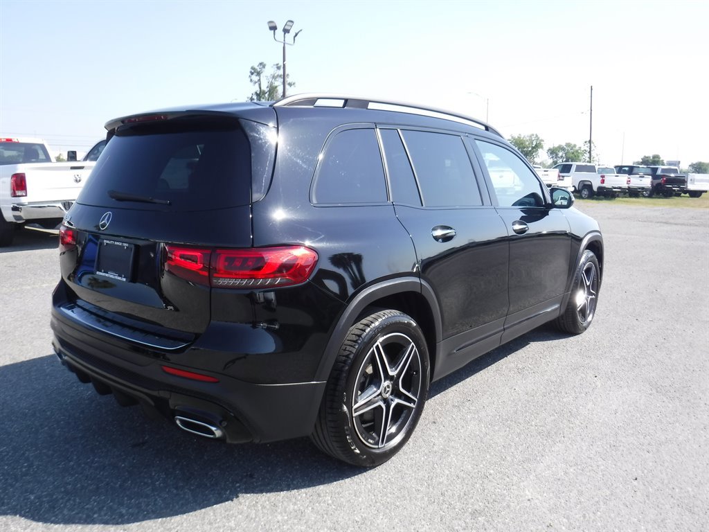 Used 2023 Mercedes-Benz GLB 250 image 2