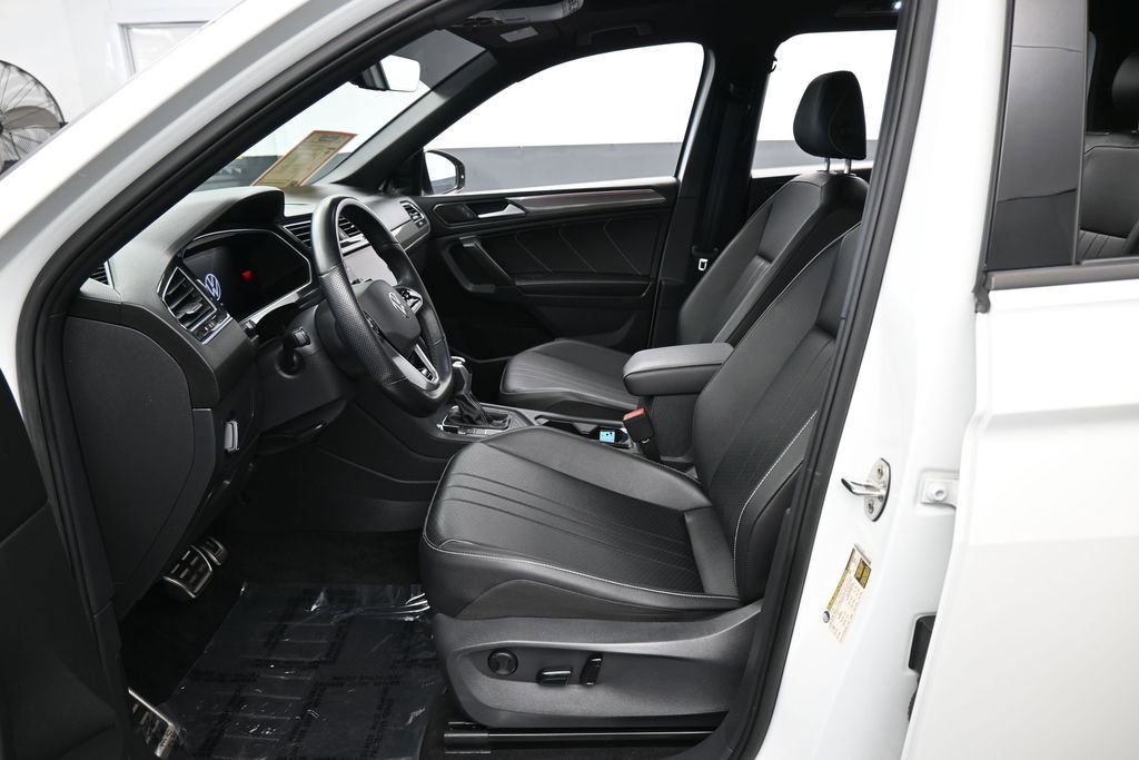 Used 2022 Volkswagen Tiguan SE R-Line image 11