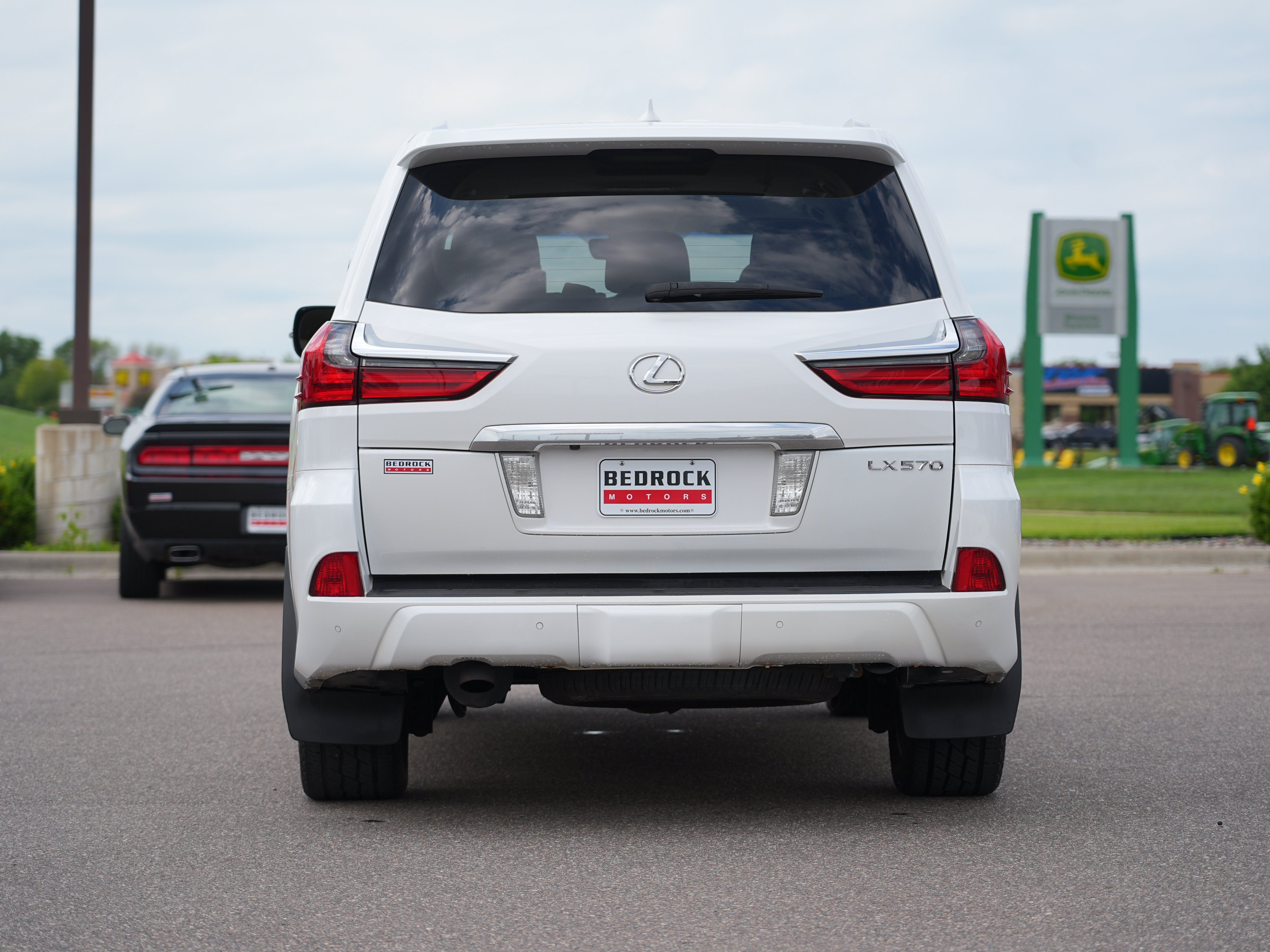 Used 2016 Lexus LX 570 4WD w/ Luxury Package image 4