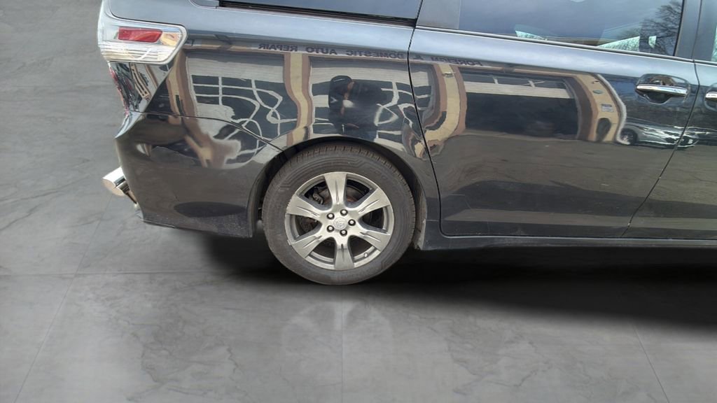 Used 2017 Toyota Sienna SE Premium FWD image 15