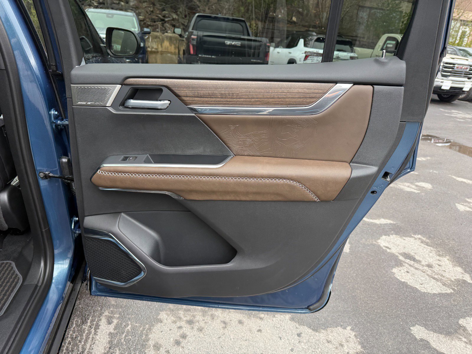 New 2026 GMC Acadia Denali Ultimate w/ LPO, Rugged Package image 23