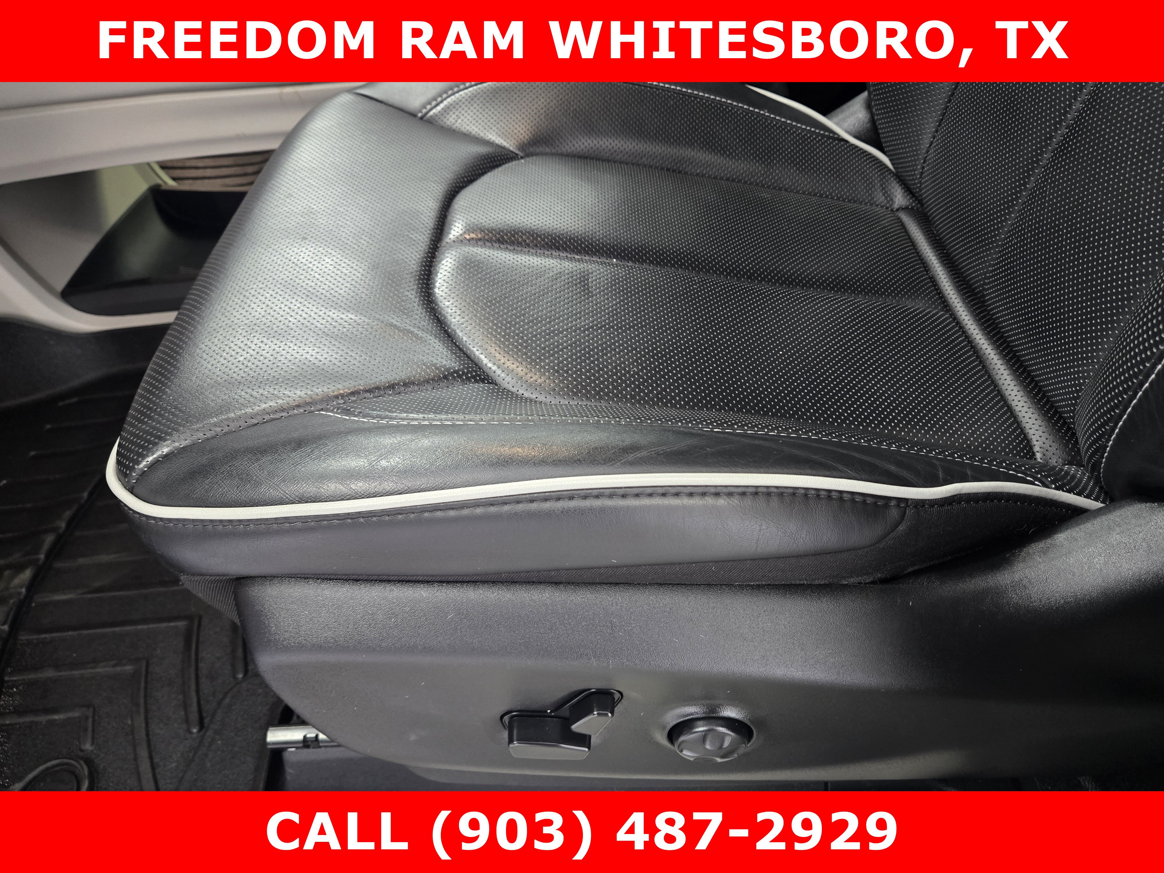 Used 2023 Chrysler Pacifica Limited FWD image 18