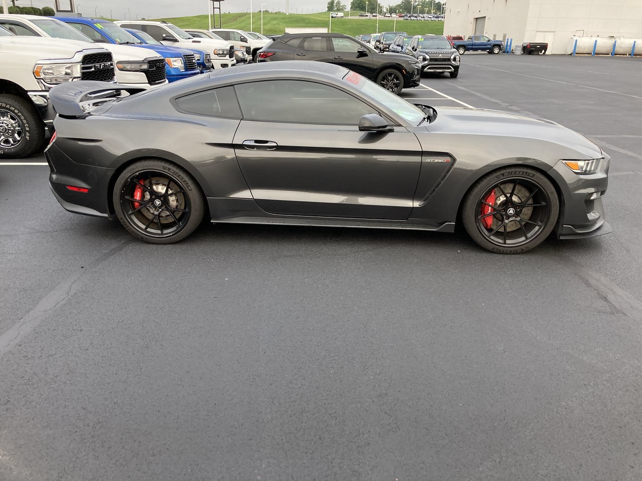 Used 2018 Ford Mustang Shelby GT350R w/ GT350R Equipment Group 920A RWD image 8