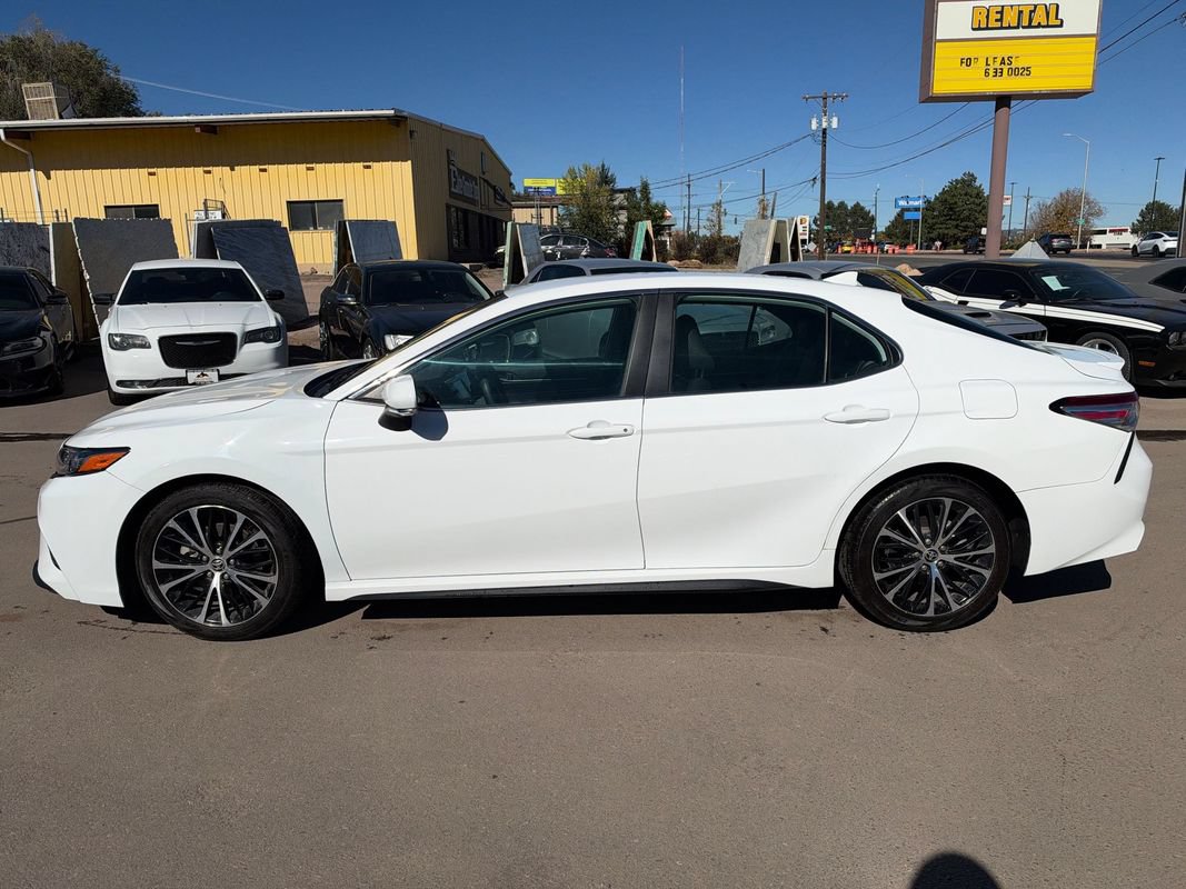 Used 2020 Toyota Camry SE w/ Convenience Package FWD image 4