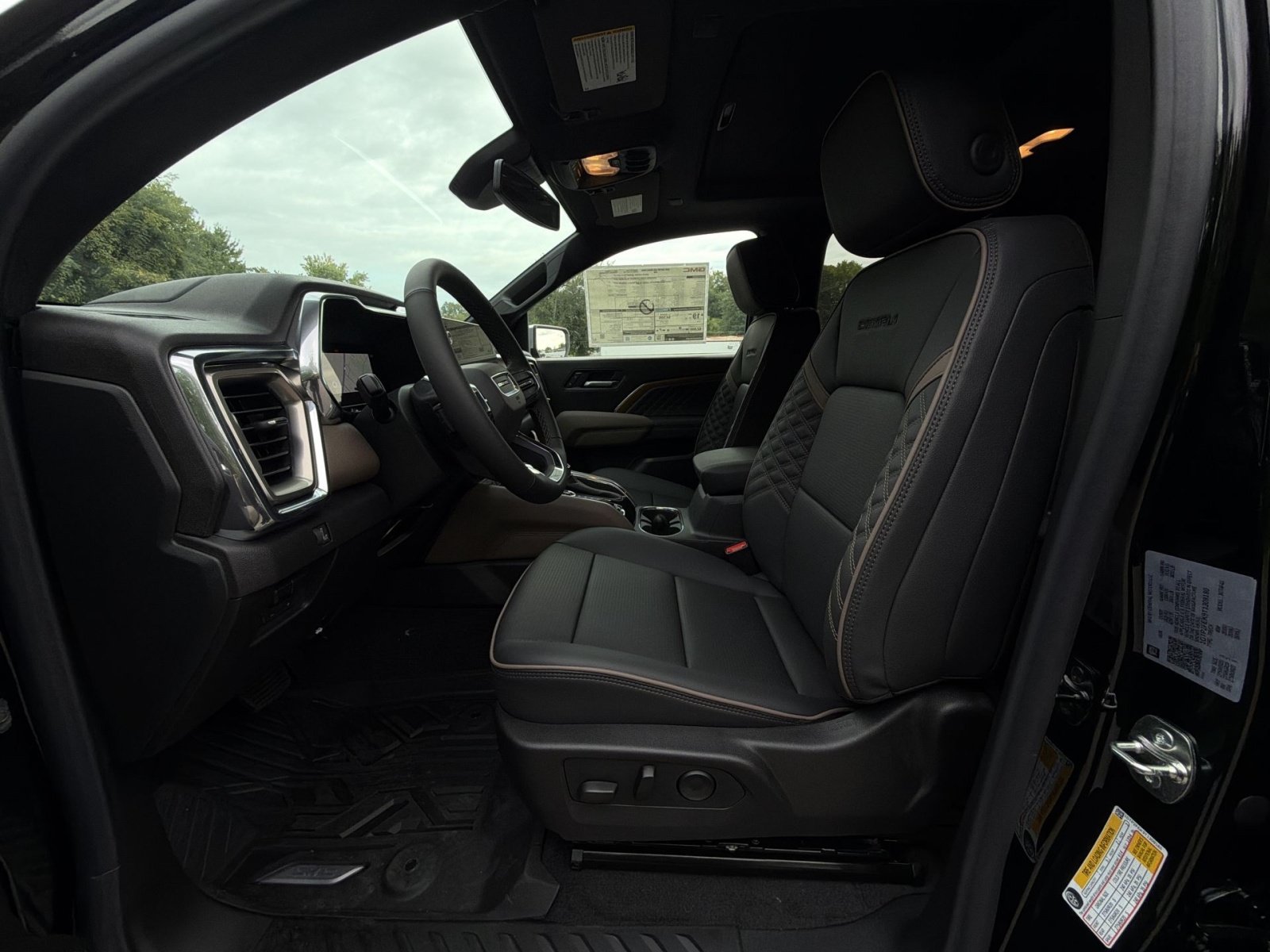 New 2026 GMC Canyon Denali AWD/4WD image 13