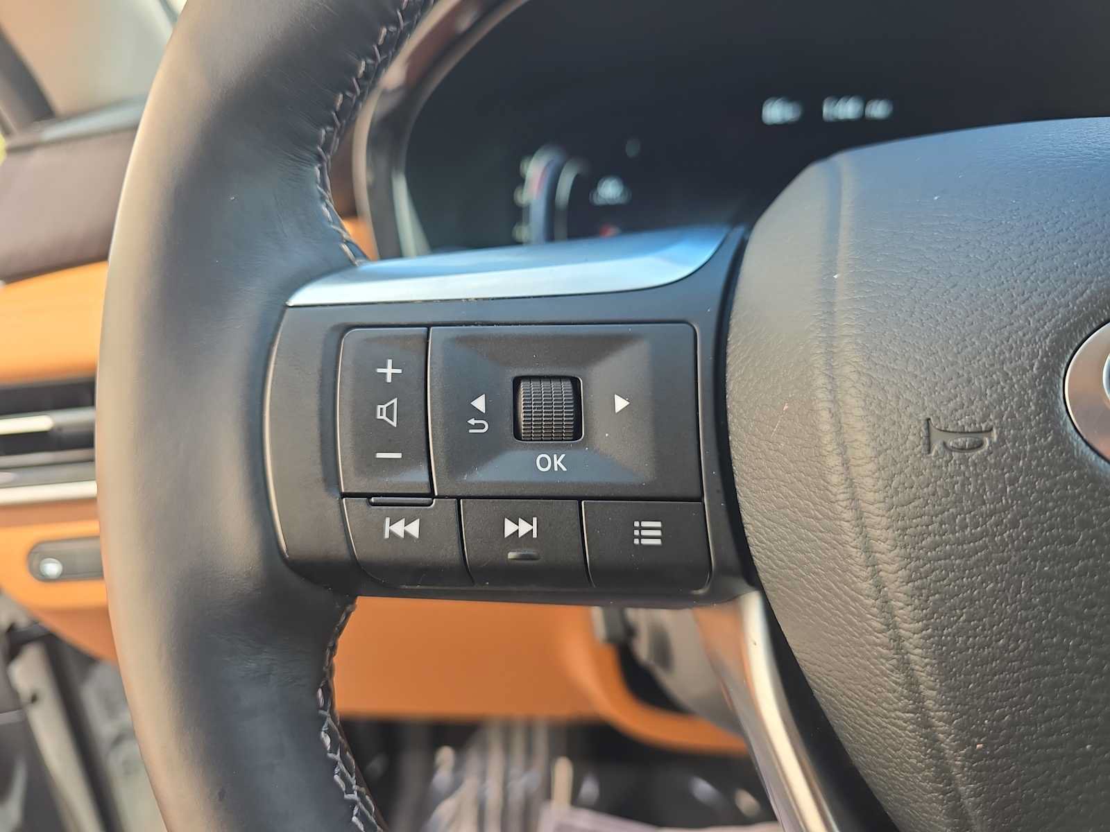 Used 2025 INFINITI QX60 Sensory AWD/4WD image 26