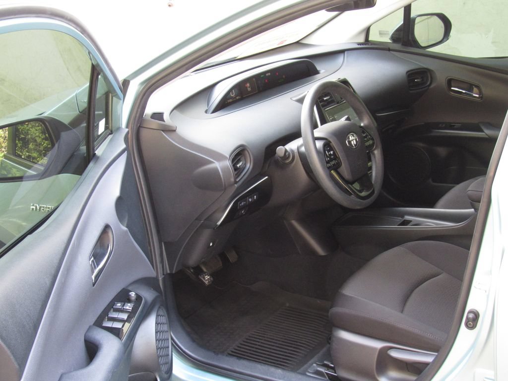 Certified 2022 Toyota Prius LE AWD/4WD image 10