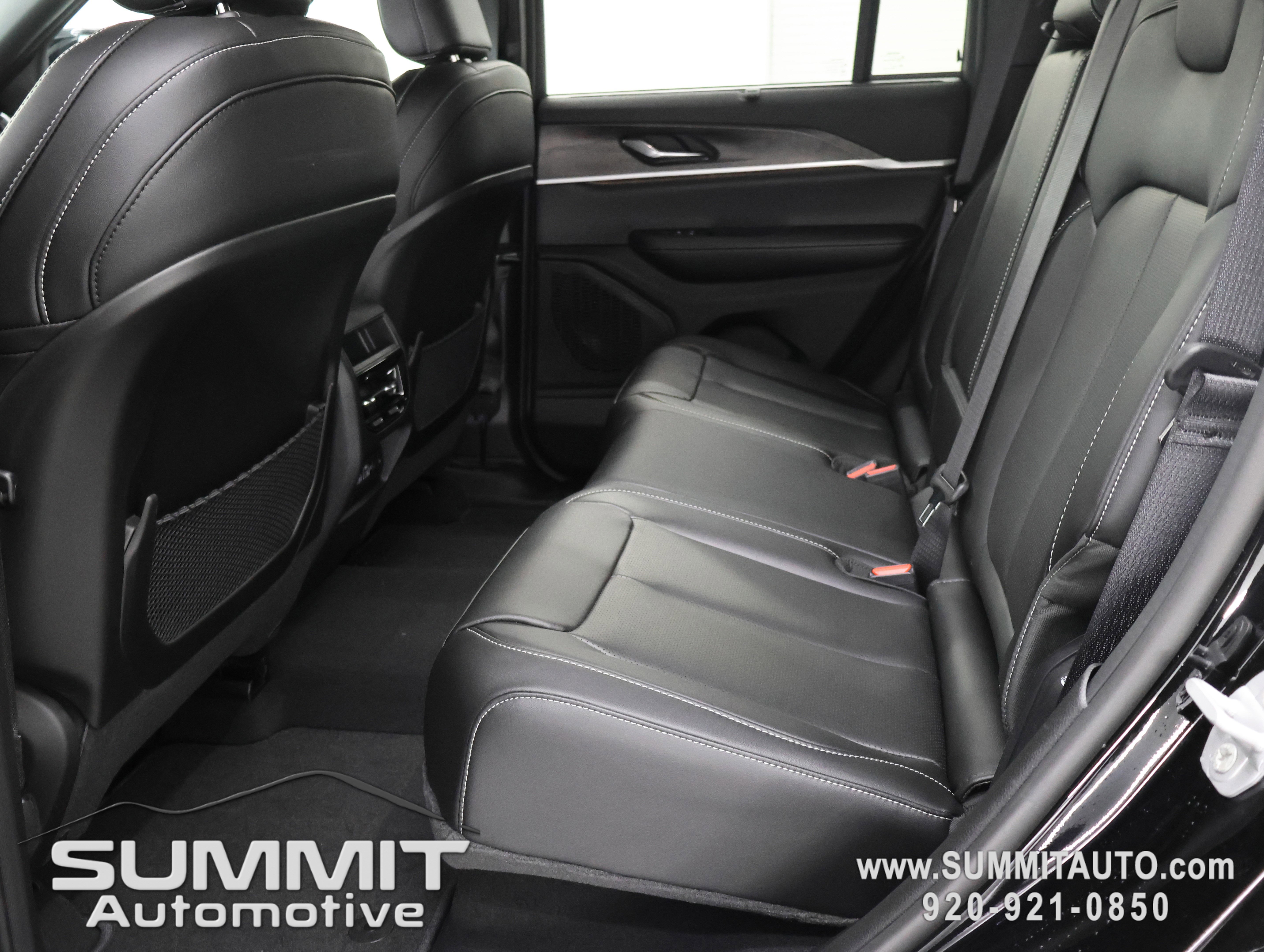 New 2025 Jeep Grand Cherokee Limited w/ Luxury Tech Group II AWD/4WD image 8