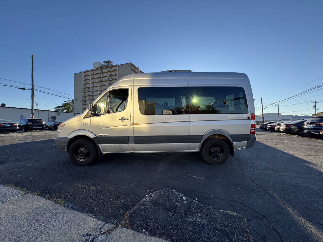 Used 2007 Dodge Sprinter 2500 w/ Cooling Group RWD image 2