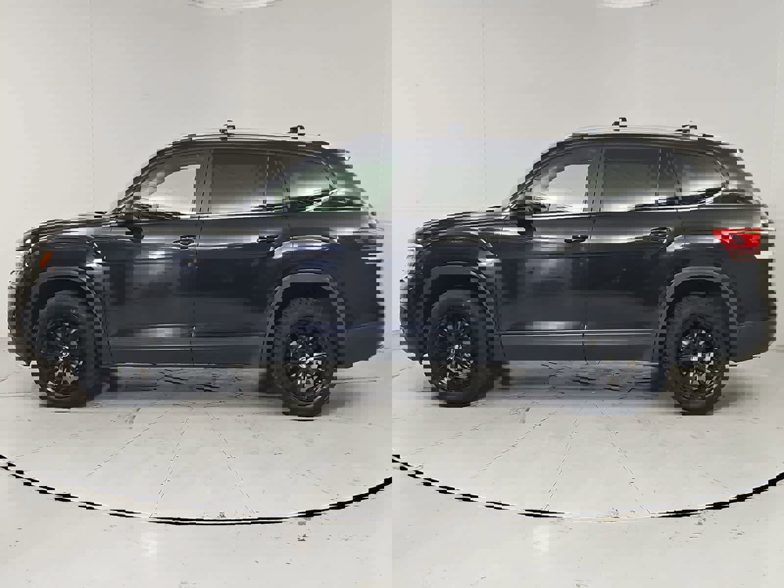 Used 2018 Volkswagen Atlas SE image 3