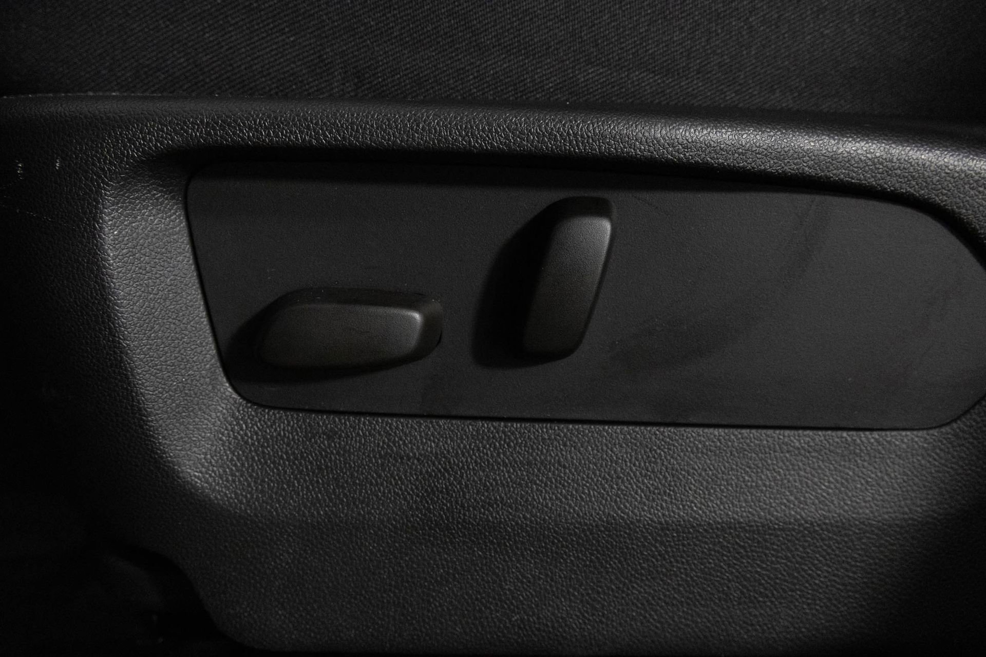 Used 2023 Buick Envision Essence w/ Sport Touring Package image 19