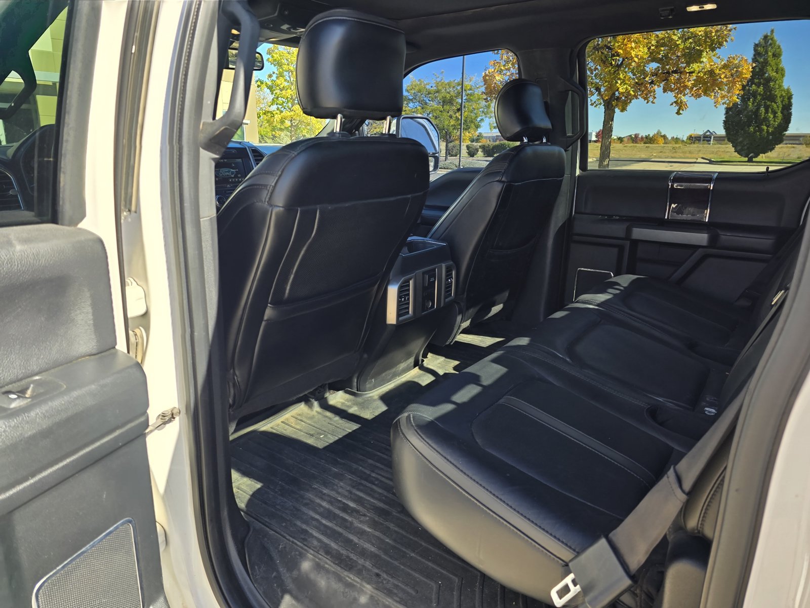 Used 2015 Ford F150 Platinum w/ Equipment Group 701A Luxury AWD/4WD image 15