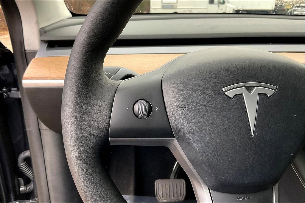 Used 2021 Tesla Model Y Long Range image 11