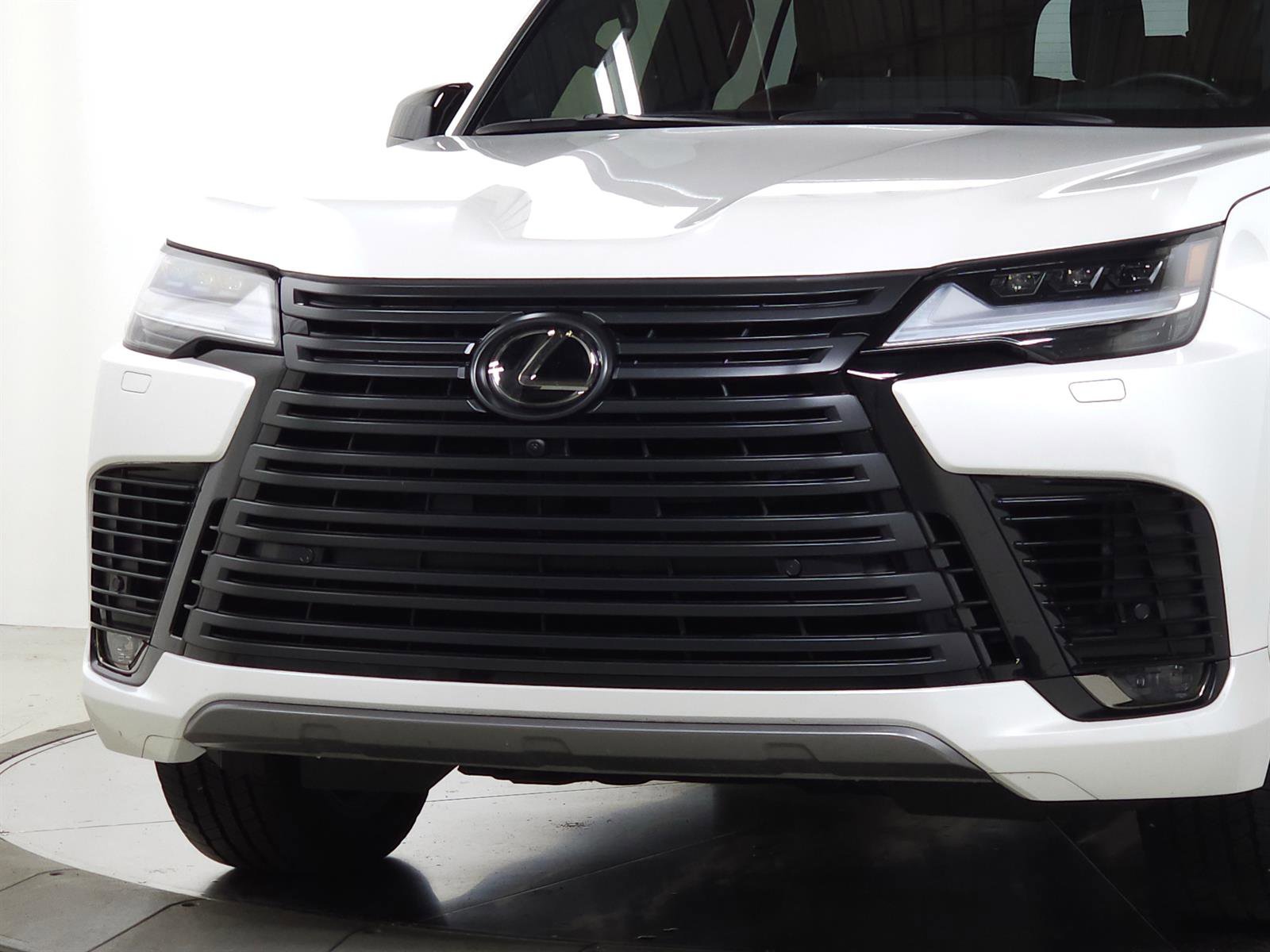 Used 2023 Lexus LX 600 4WD w/ Appearance Package image 3