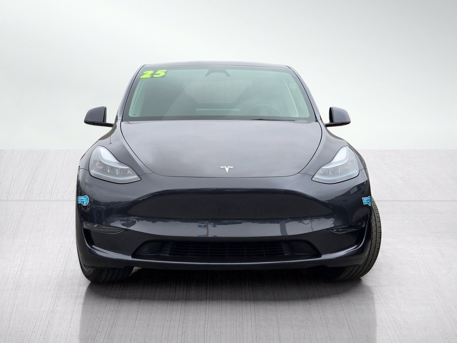 Used 2025 Tesla Model Y Long Range RWD image 2