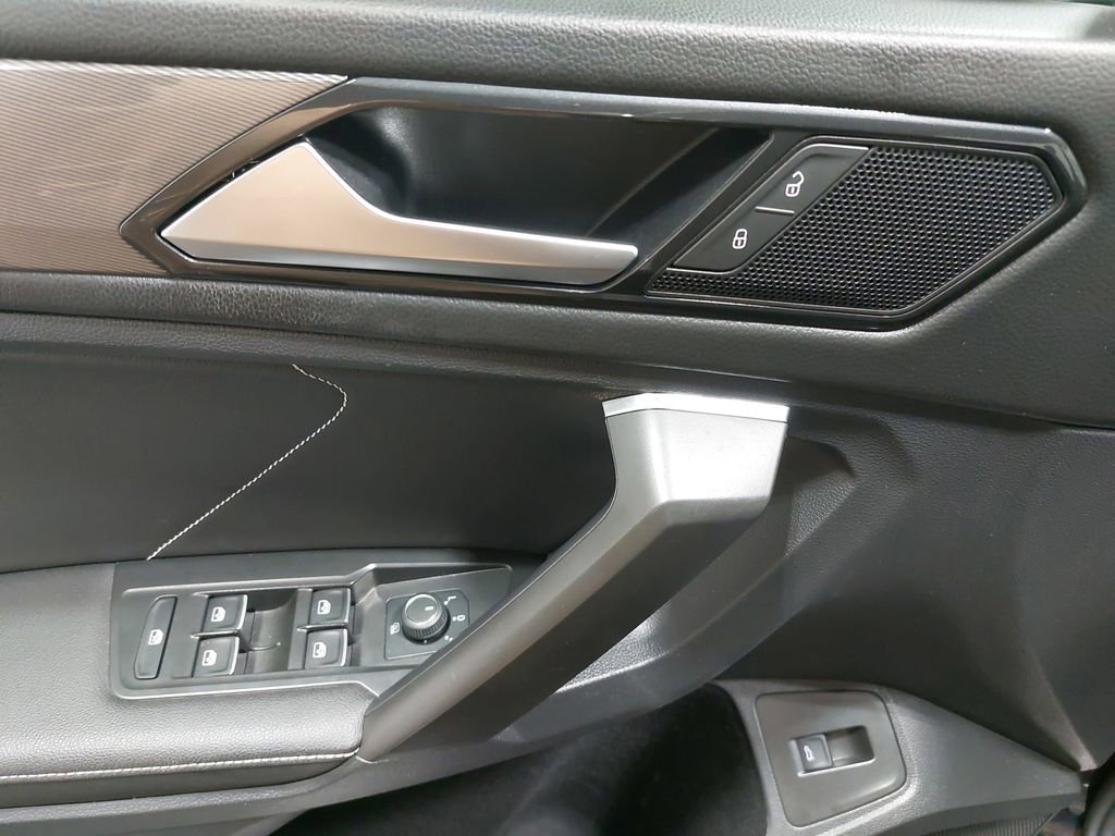 Used 2022 Volkswagen Tiguan SE image 27