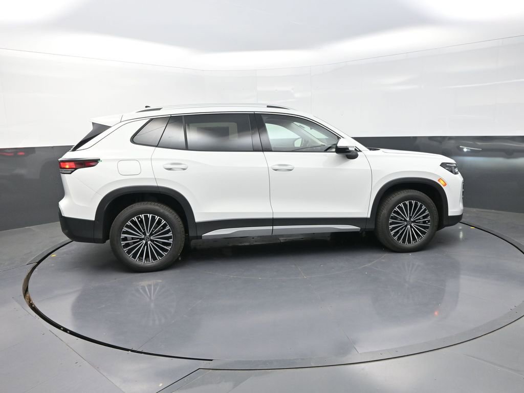 Used 2025 Volkswagen Tiguan S image 12