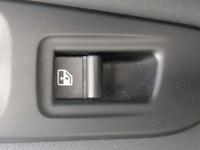 Used 2023 Jeep Renegade Latitude image 32