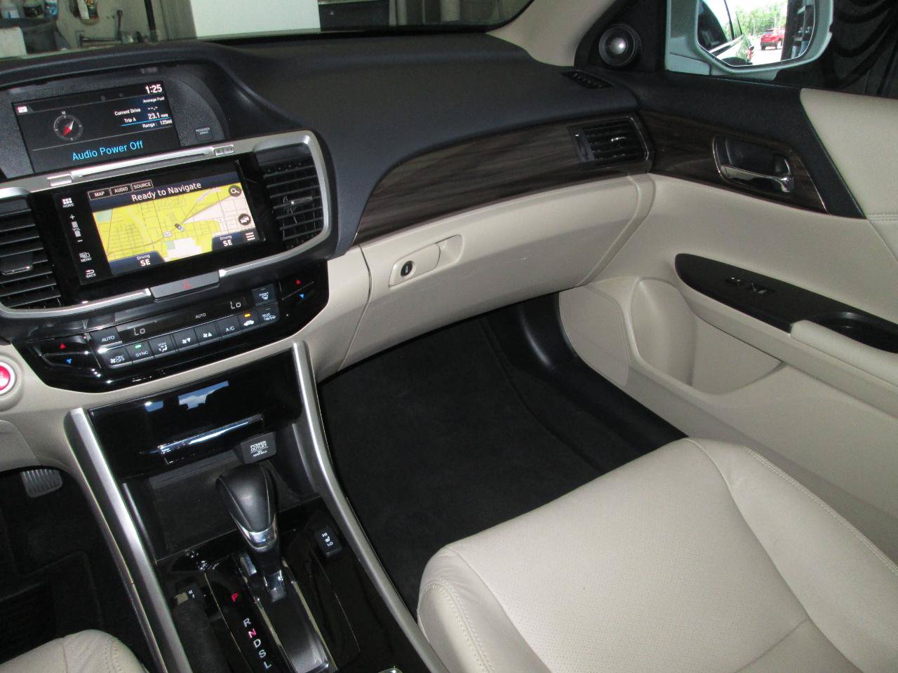 Used 2017 Honda Accord EX-L image 24