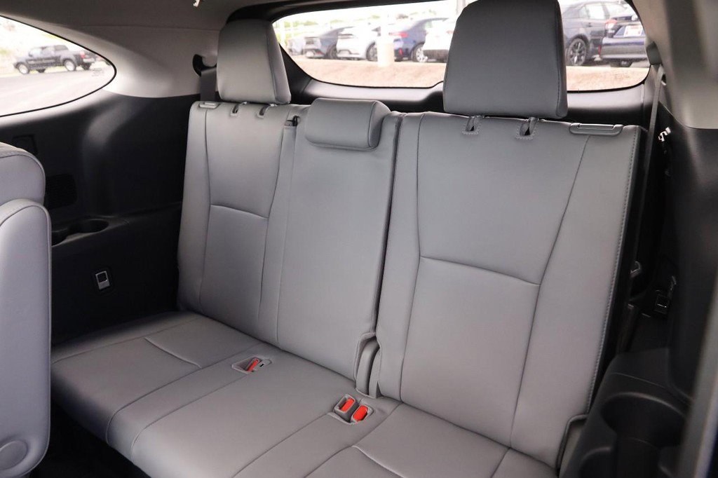 New 2026 Toyota Highlander Platinum AWD/4WD image 12