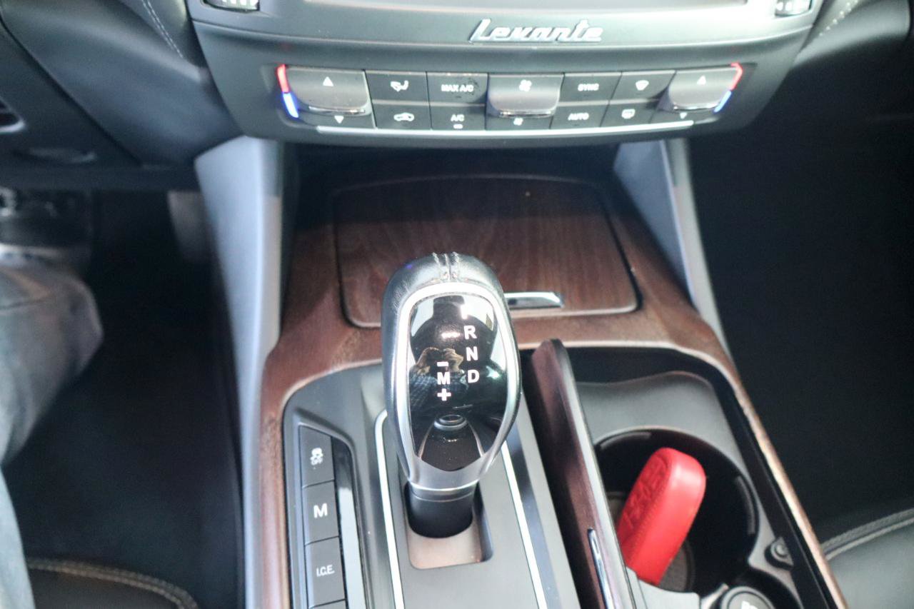 Used 2018 Maserati Levante GranLusso AWD/4WD image 21