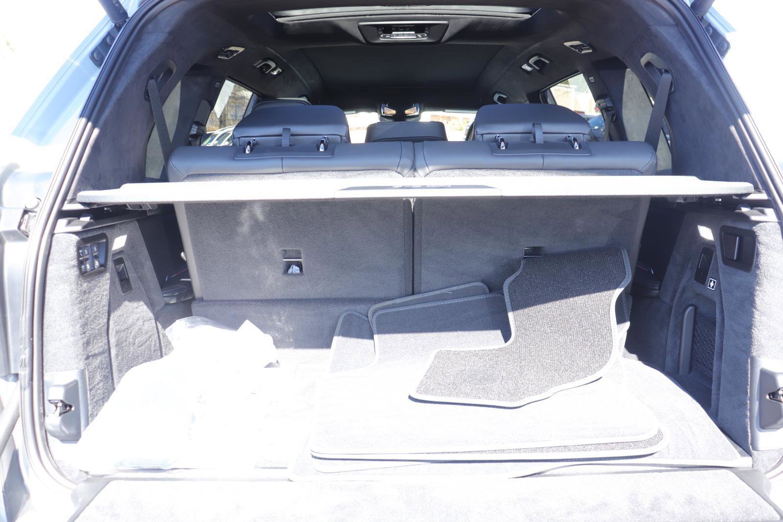 Used 2025 BMW X7 M60i image 16