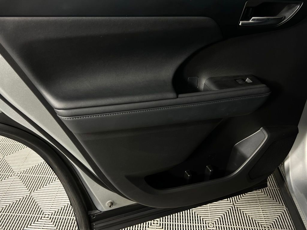 Used 2024 Toyota Highlander XLE image 26