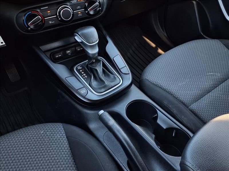 Used 2023 Kia Soul LX w/ LX Technology Package image 16