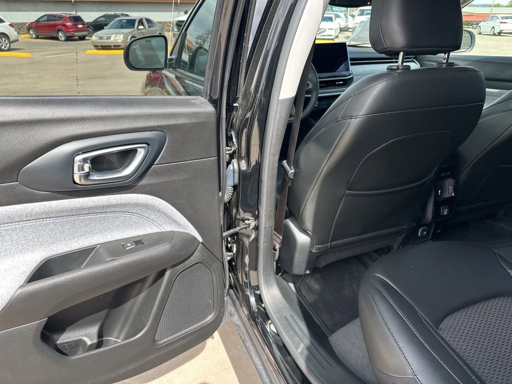 Used 2022 Jeep Compass Latitude AWD/4WD image 11