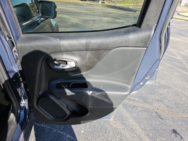 Used 2023 Jeep Renegade Altitude image 17