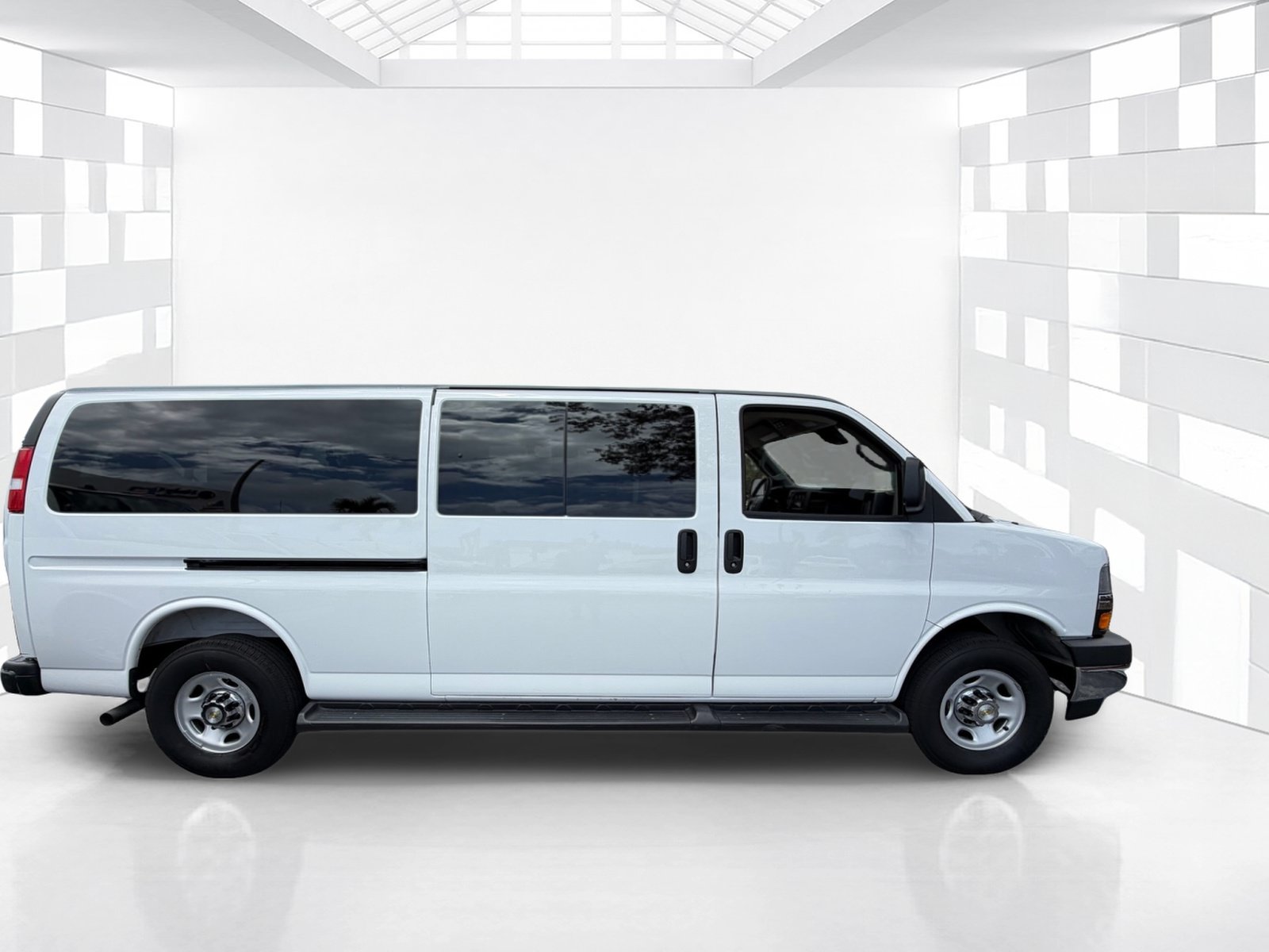 Used 2025 Chevrolet Express 3500 LT w/ LT Preferred Equipment Group RWD image 6