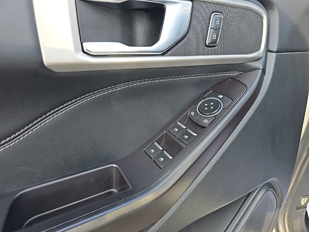 Used 2020 Ford Explorer XLT w/ Equipment Group 202A image 15