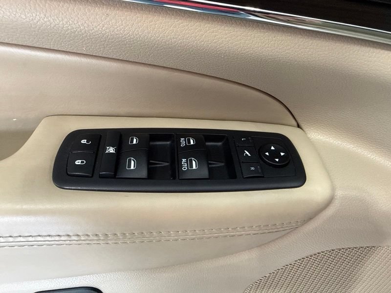 Used 2019 Jeep Grand Cherokee Overland AWD/4WD image 24