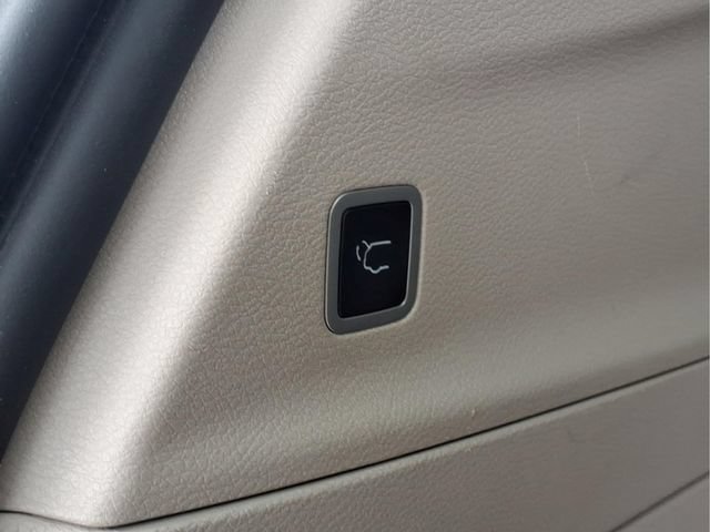 Used 2023 Chrysler Pacifica Touring-L FWD image 24