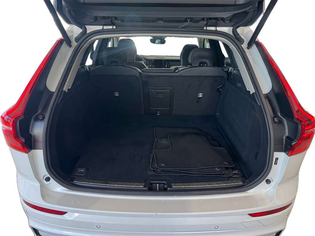 Certified 2025 Volvo XC60 B5 Plus image 5