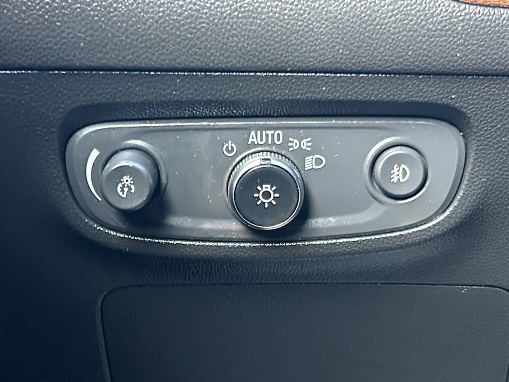 Used 2021 Buick Encore GX Essence w/ Advanced Technology Package FWD image 28