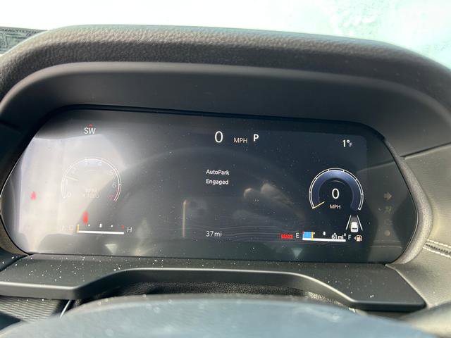 New 2025 Jeep Grand Cherokee Altitude image 17