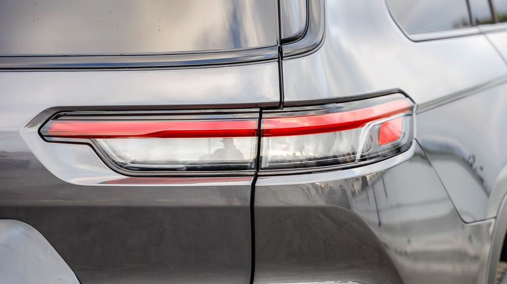 New 2025 Jeep Grand Cherokee L Altitude image 10