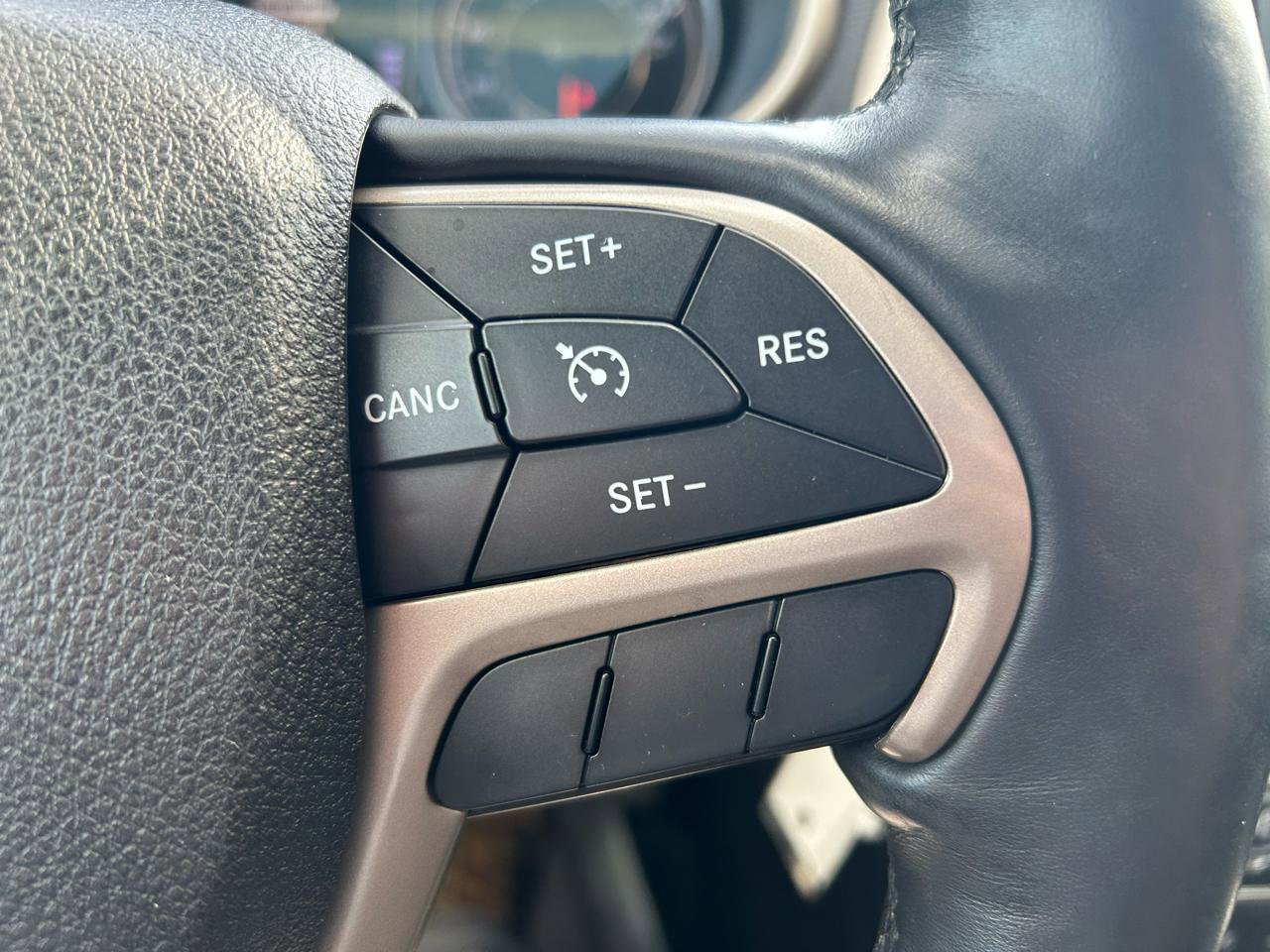 Used 2015 Jeep Cherokee Sport w/ Cold Weather Group image 19