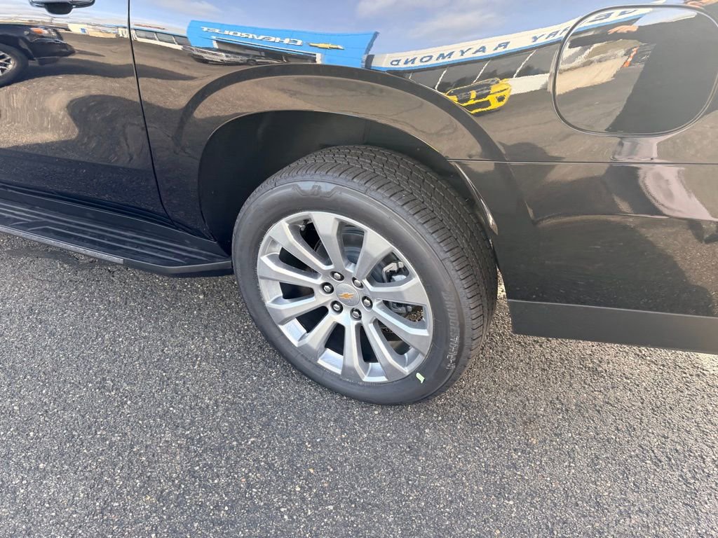 New 2026 Chevrolet Suburban Premier image 9