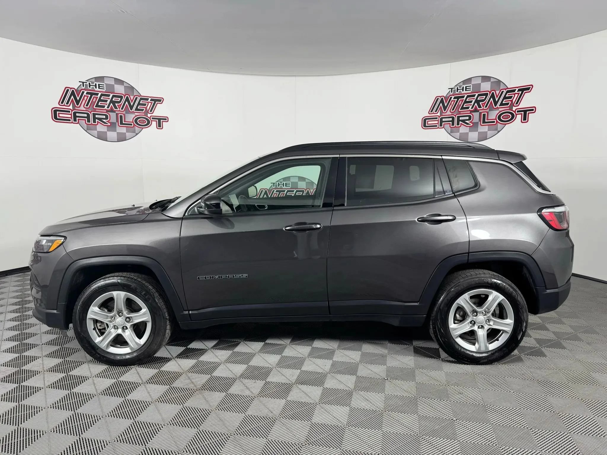 Used 2024 Jeep Compass Latitude AWD/4WD image 4