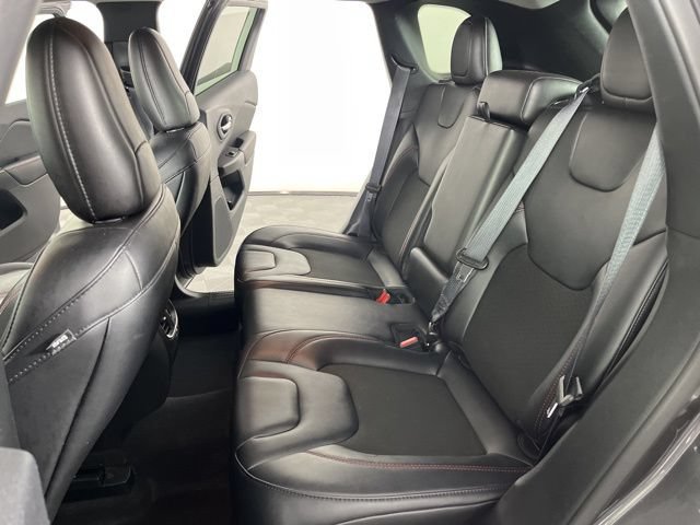 Used 2022 Jeep Cherokee Trailhawk w/ Comfort/Convenience Group AWD/4WD image 43