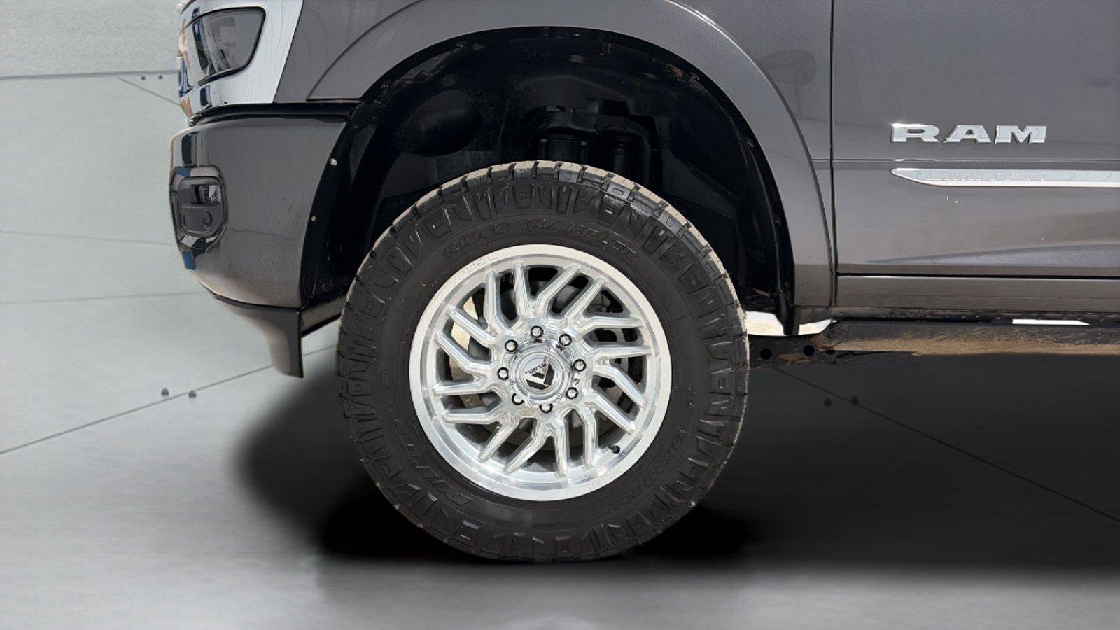 Used 2025 RAM 3500 Limited AWD/4WD image 32