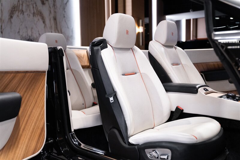 Used 2016 Rolls-Royce Dawn RWD image 18