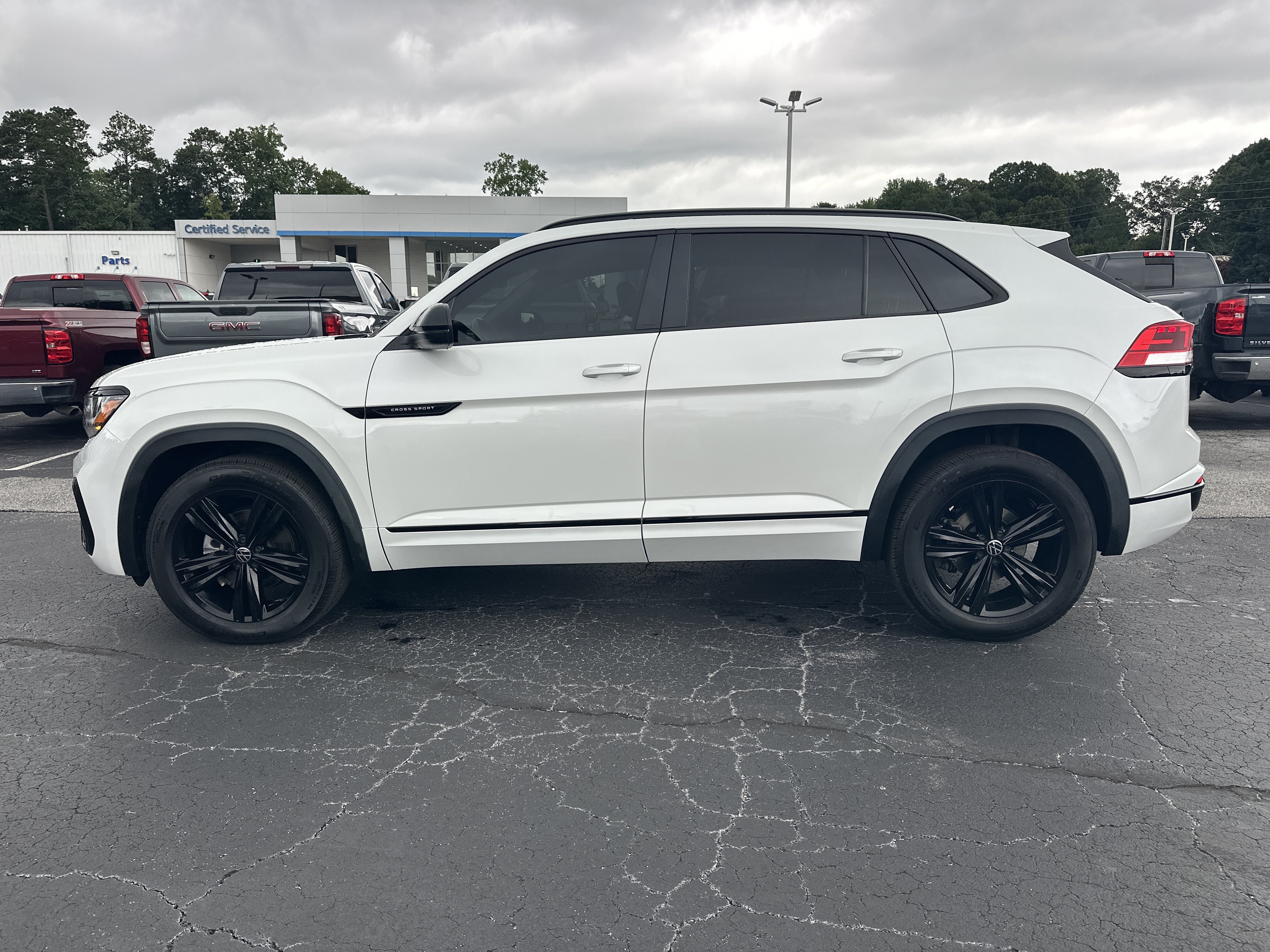 Used 2023 Volkswagen Atlas Cross Sport SEL R-Line AWD/4WD image 5