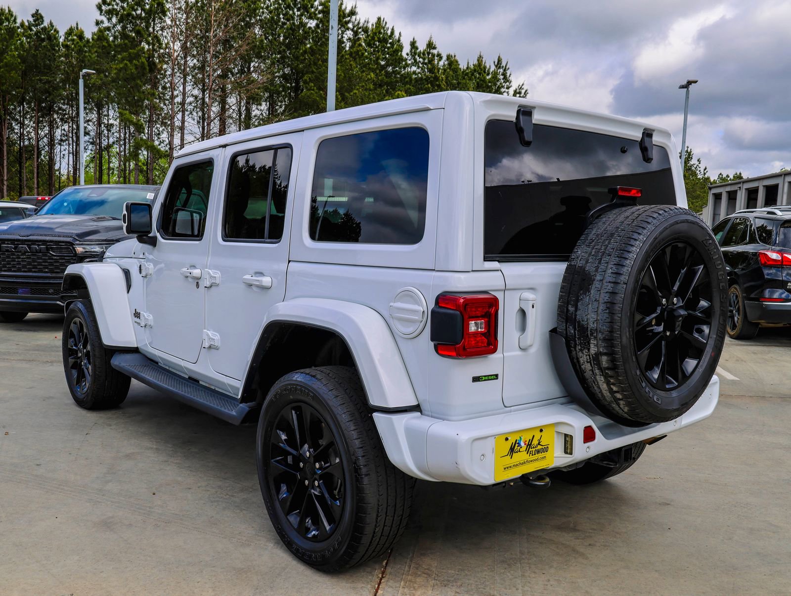 Used 2020 Jeep Wrangler Unlimited Sahara image 4