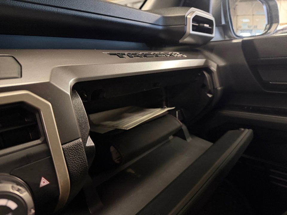 Certified 2025 Toyota Tacoma SR5 AWD/4WD image 38